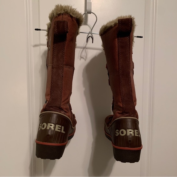 Sorel fur-lined snow boots, size 7.5 - Picture 5 of 8